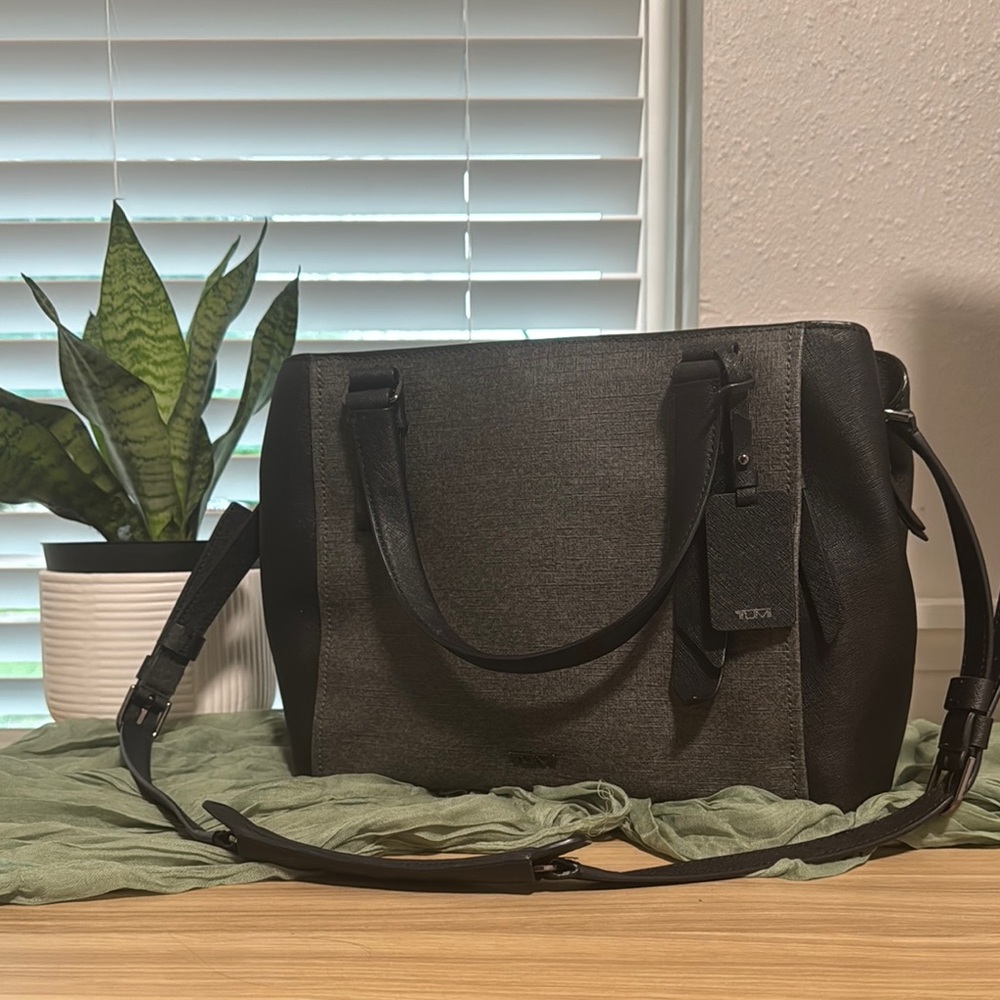Gorgeous Tumi Black and Gray Women's Bag